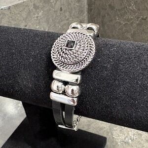 Snap Elegant Silver Bracelet with Black Accent